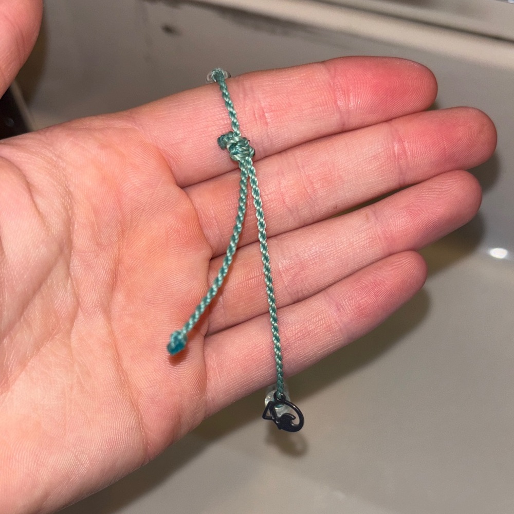 Chic Blue and Clear Beaded Bracelet - Picture 2 of 2
